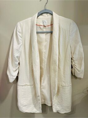 LC Lauren Conrad Blazer size small

Cream Textured Open-Front Blazer